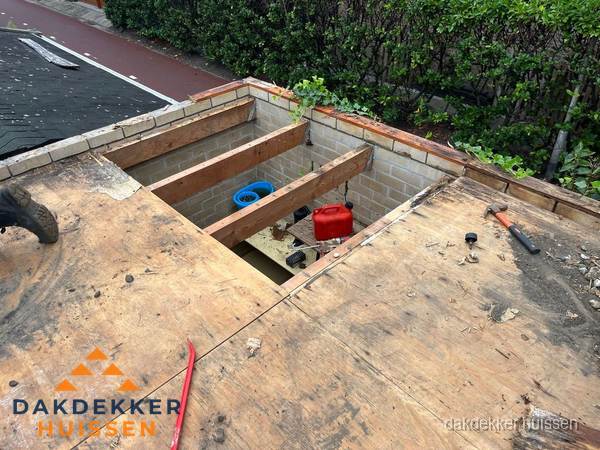 Plat dak vervangen met open constructie in Huissen