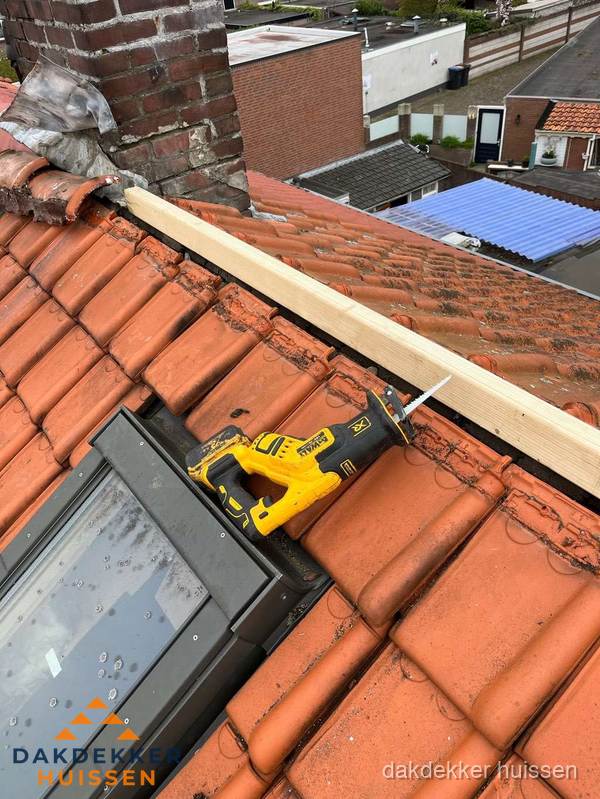 Kosten dak vervangen: werkzaamheden aan pannendak in Huissen