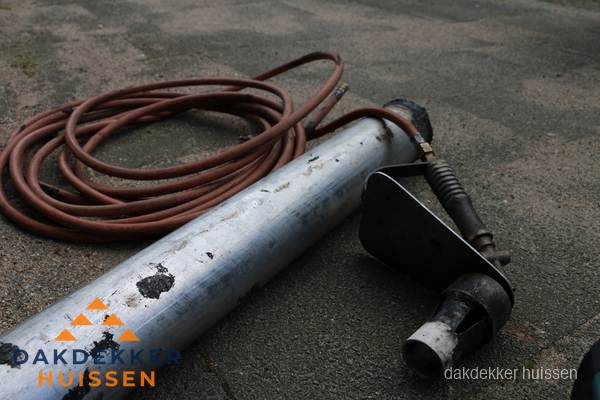 Dakdekker gasbrander en gereedschap voor spoedklus in Huissen