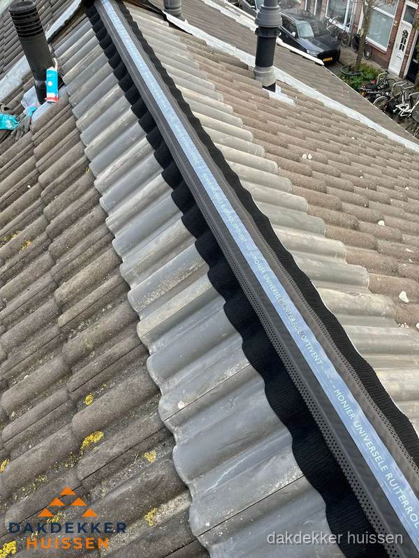 Nokvorst met Monier ventilatie op schuin pannendak in Huissen